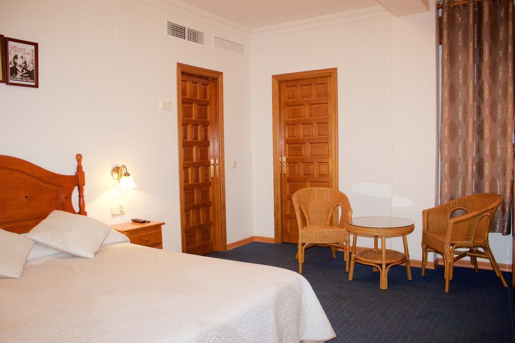 Hotel Mairena Mairena De Alcor Kültér fotó