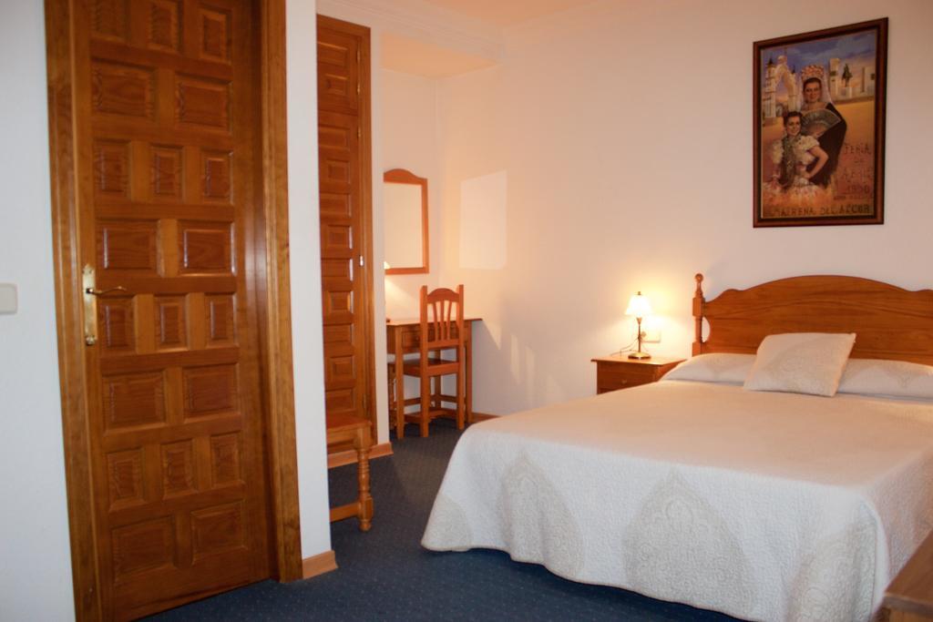 Hotel Mairena Mairena De Alcor Kültér fotó