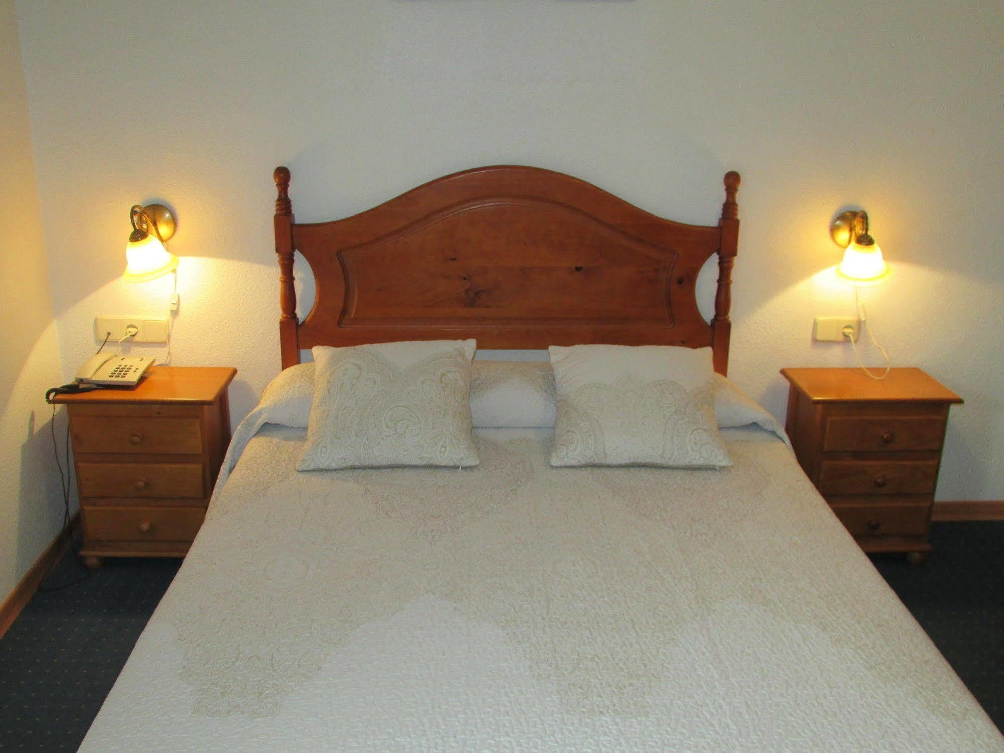 Hotel Mairena Mairena De Alcor Kültér fotó